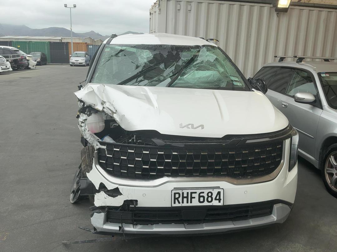 Photo '2' of KIA Carnival EX