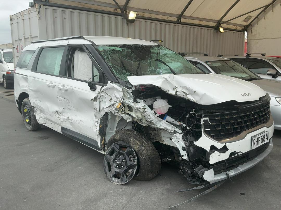 Photo '3' of KIA Carnival EX