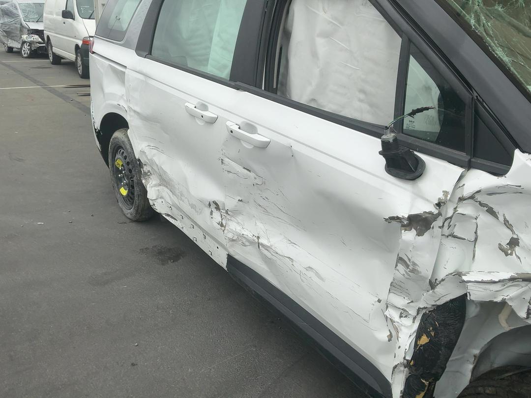 Photo '7' of KIA Carnival EX