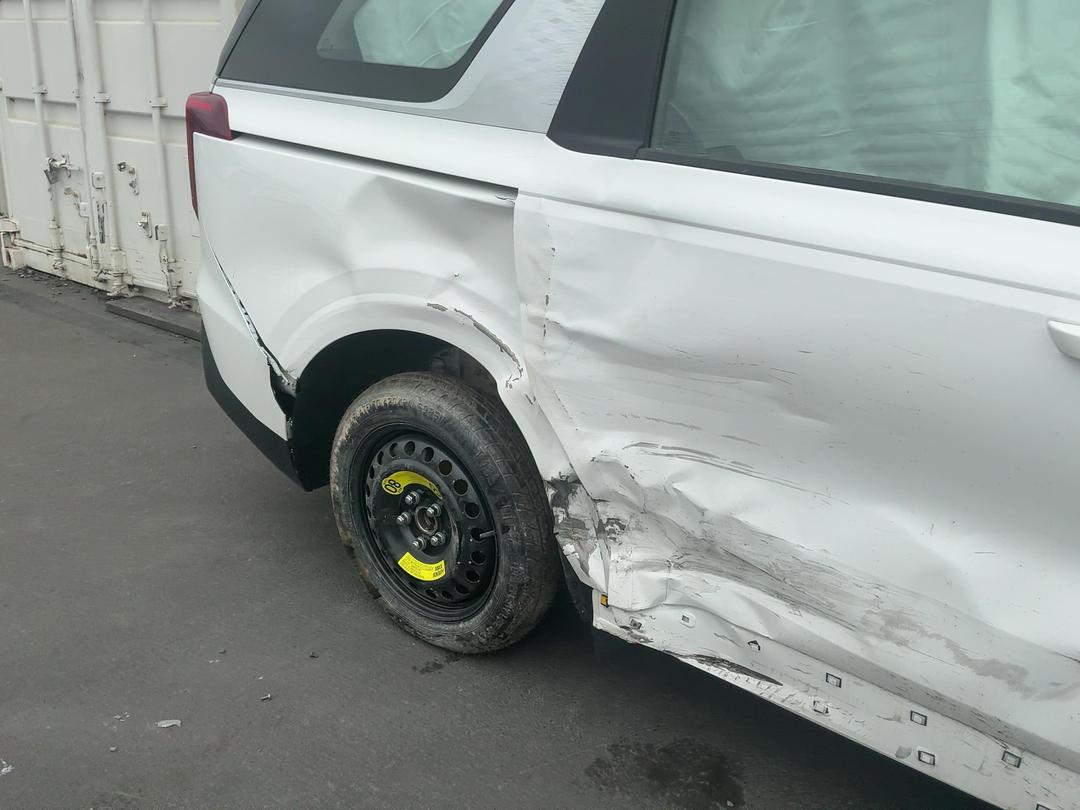 Photo '8' of KIA Carnival EX