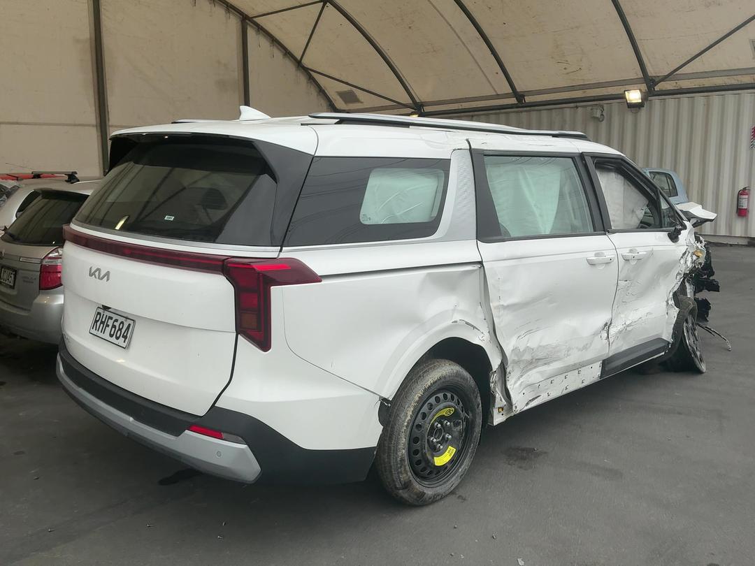 Photo '9' of KIA Carnival EX