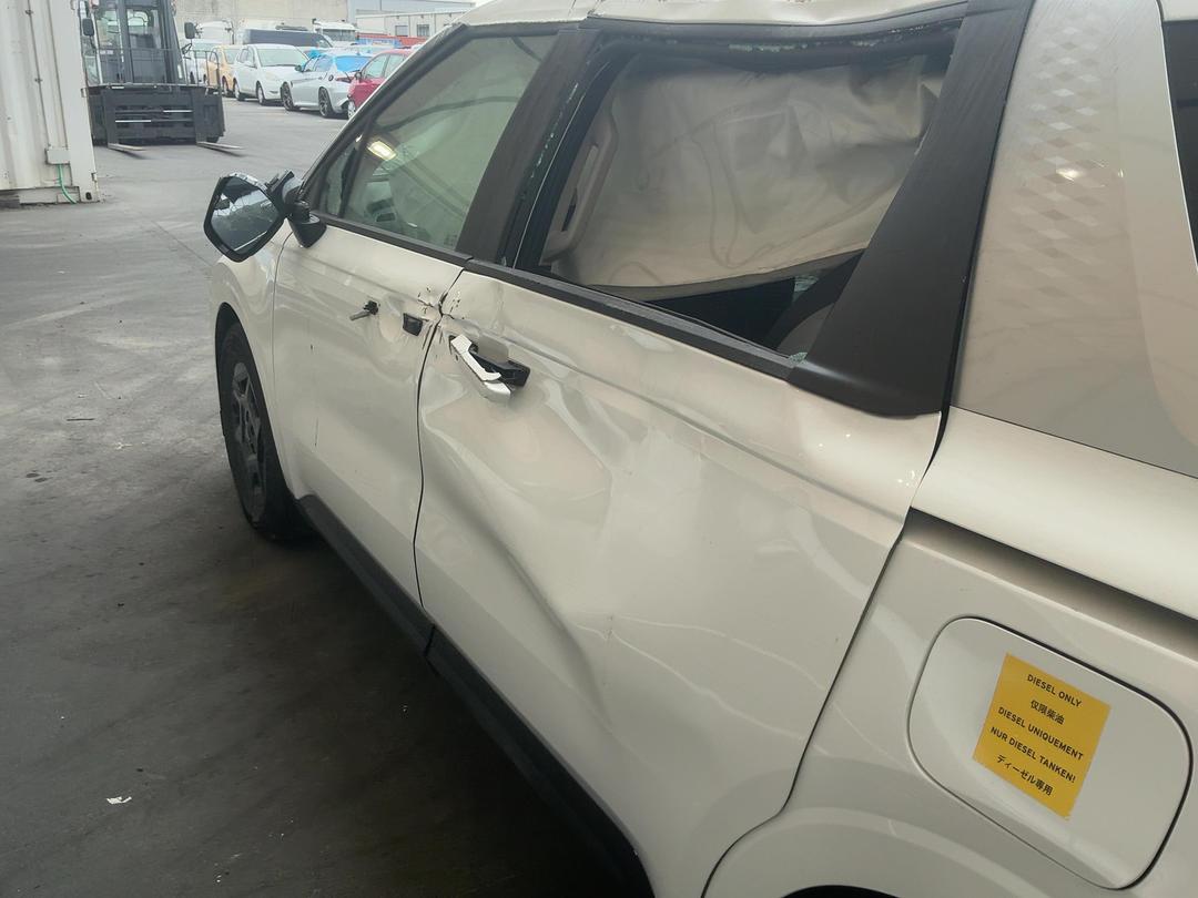 Photo '12' of KIA Carnival EX