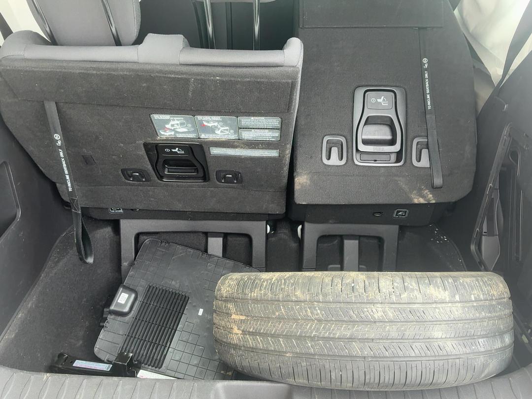 Photo '16' of KIA Carnival EX