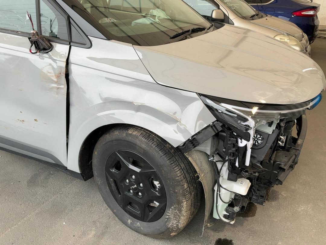 Photo '7' of KIA Carnival EX Photo '7' of KIA Carnival EX