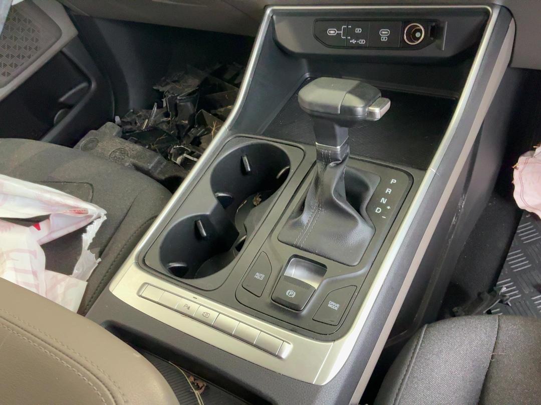 Photo '19' of KIA Carnival EX Photo '19' of KIA Carnival EX