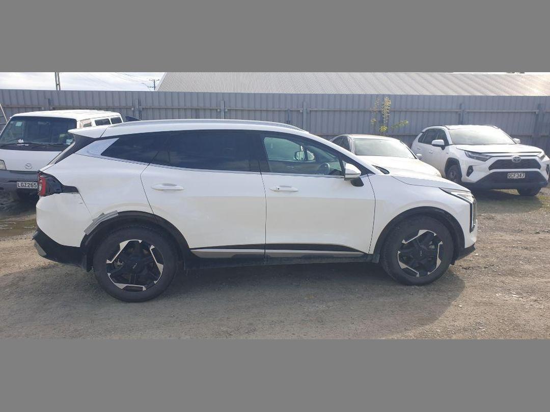 Photo '8' of KIA Sportage Earth HEV AWD Photo '8' of KIA Sportage Earth HEV AWD