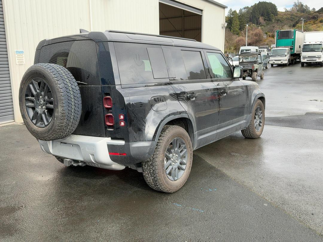 Photo '7' of Land Rover Defender 110 D250 S Photo '7' of Land Rover Defender 110 D250 S