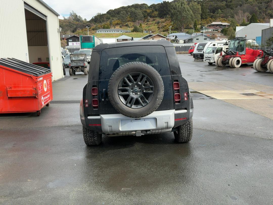 Photo '6' of Land Rover Defender 110 D250 S Photo '6' of Land Rover Defender 110 D250 S