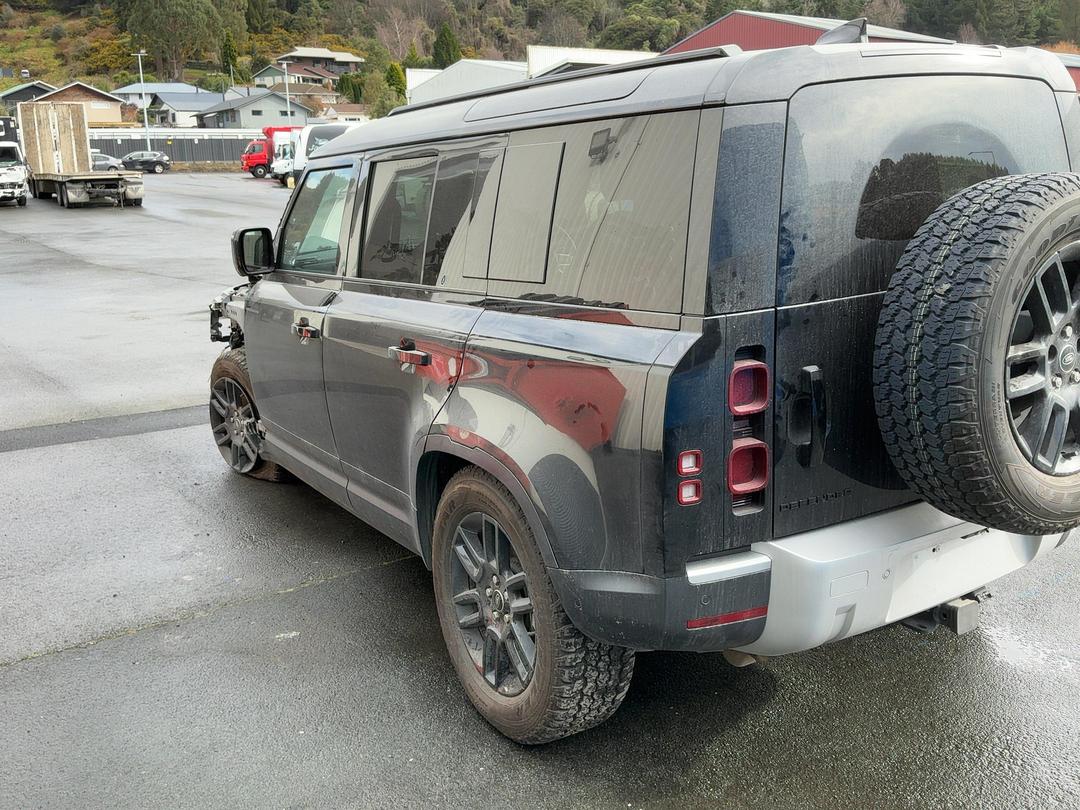 Photo '5' of Land Rover Defender 110 D250 S Photo '5' of Land Rover Defender 110 D250 S