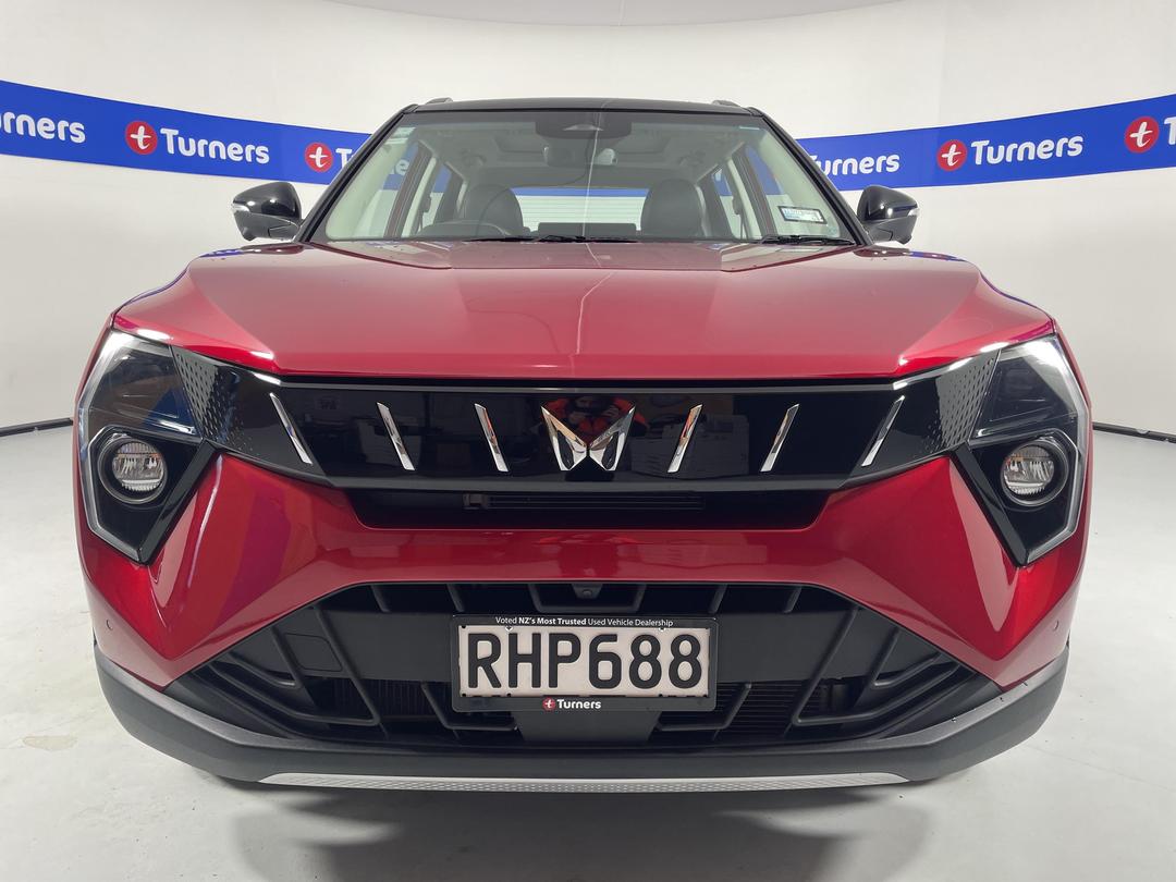 Photo '2' of Mahindra XUV