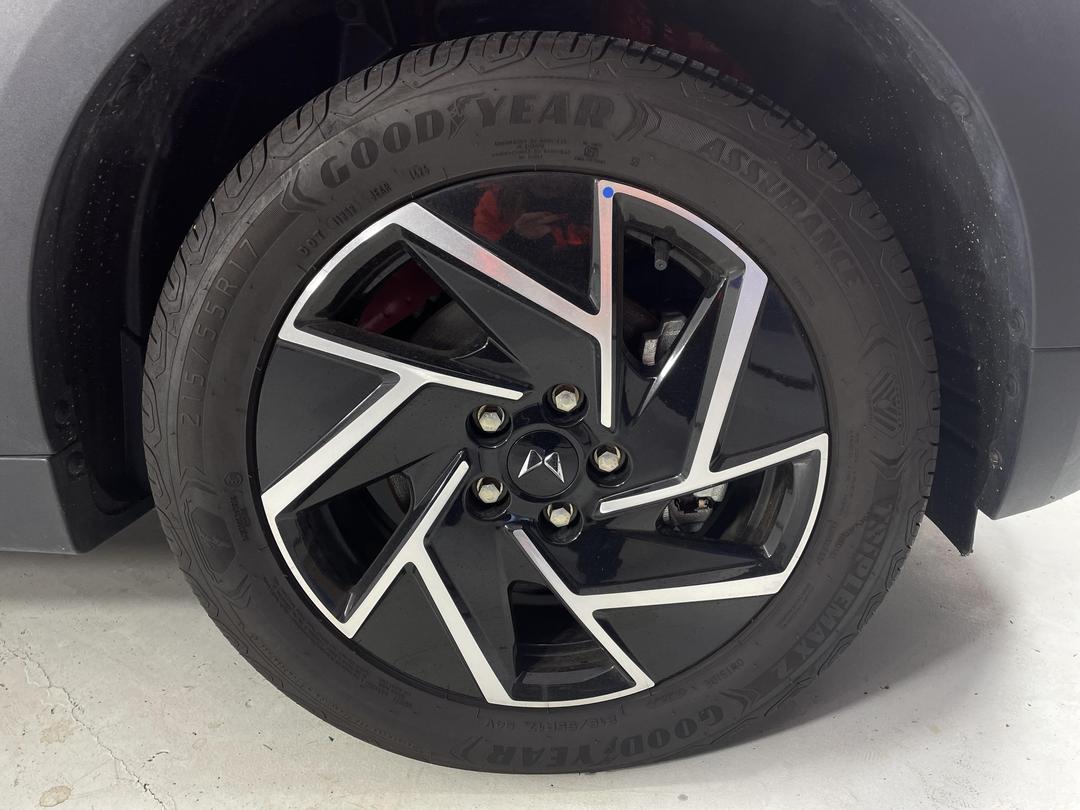 Photo '9' of Mahindra XUV