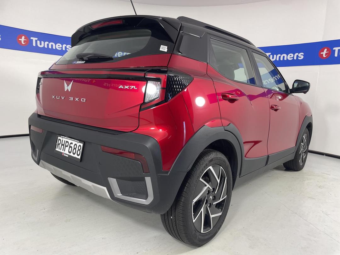 Photo '7' of Mahindra XUV