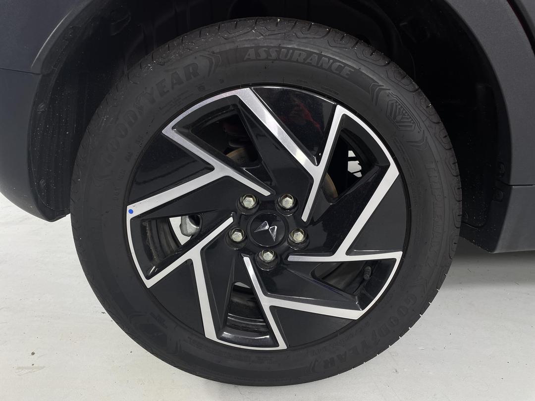 Photo '12' of Mahindra XUV