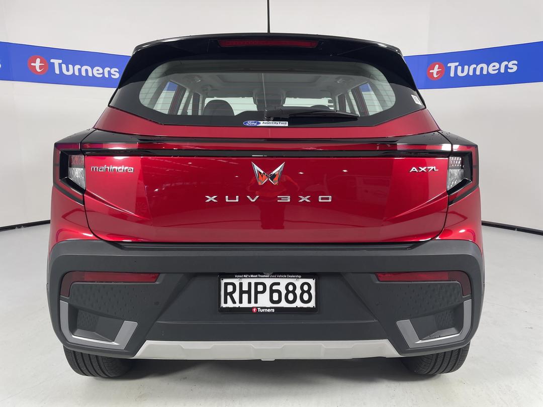 Photo '6' of Mahindra XUV