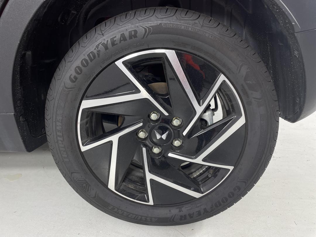 Photo '11' of Mahindra XUV