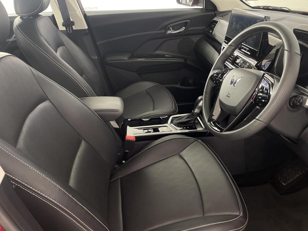 Photo '16' of Mahindra XUV