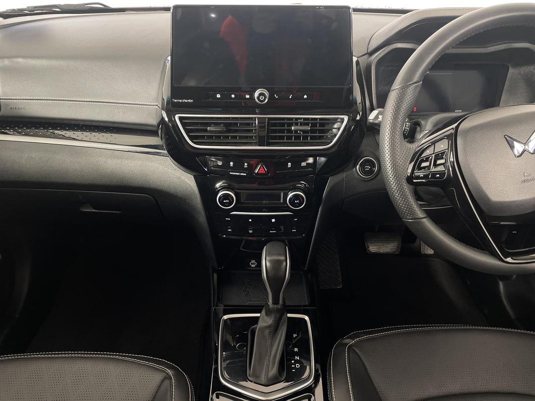 Photo '18' of Mahindra XUV