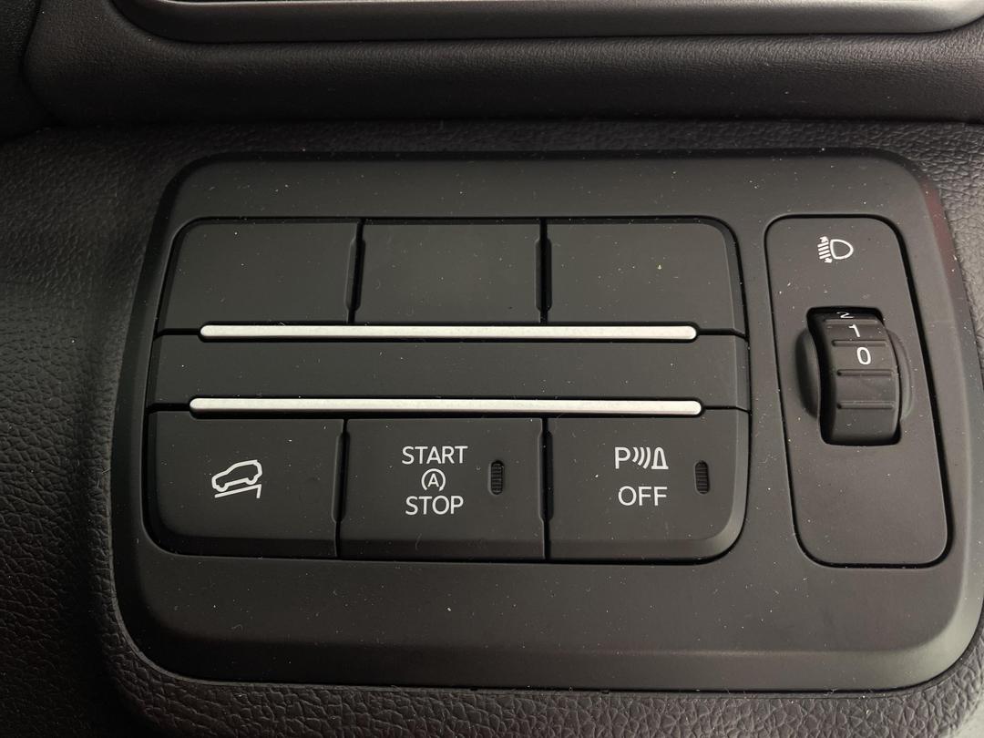 Photo '23' of Mahindra XUV