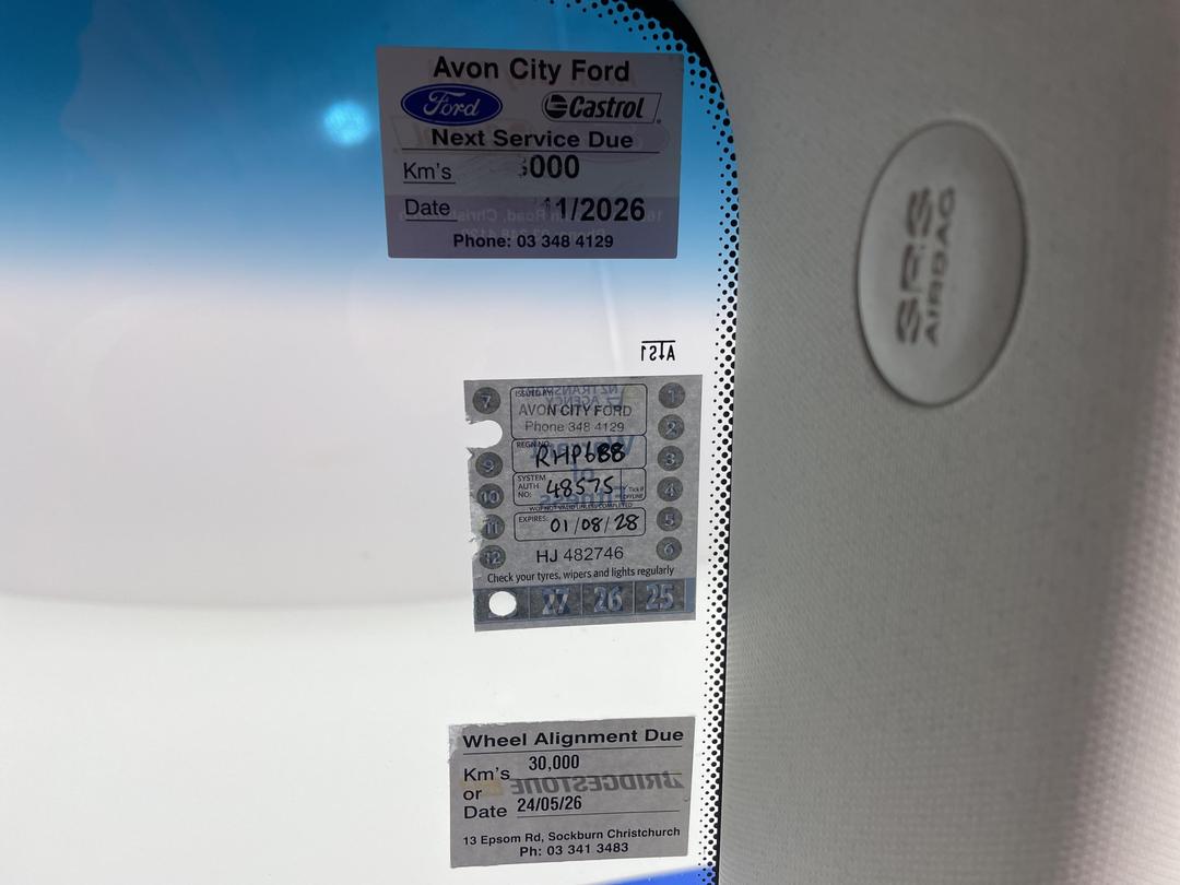 Photo '29' of Mahindra XUV