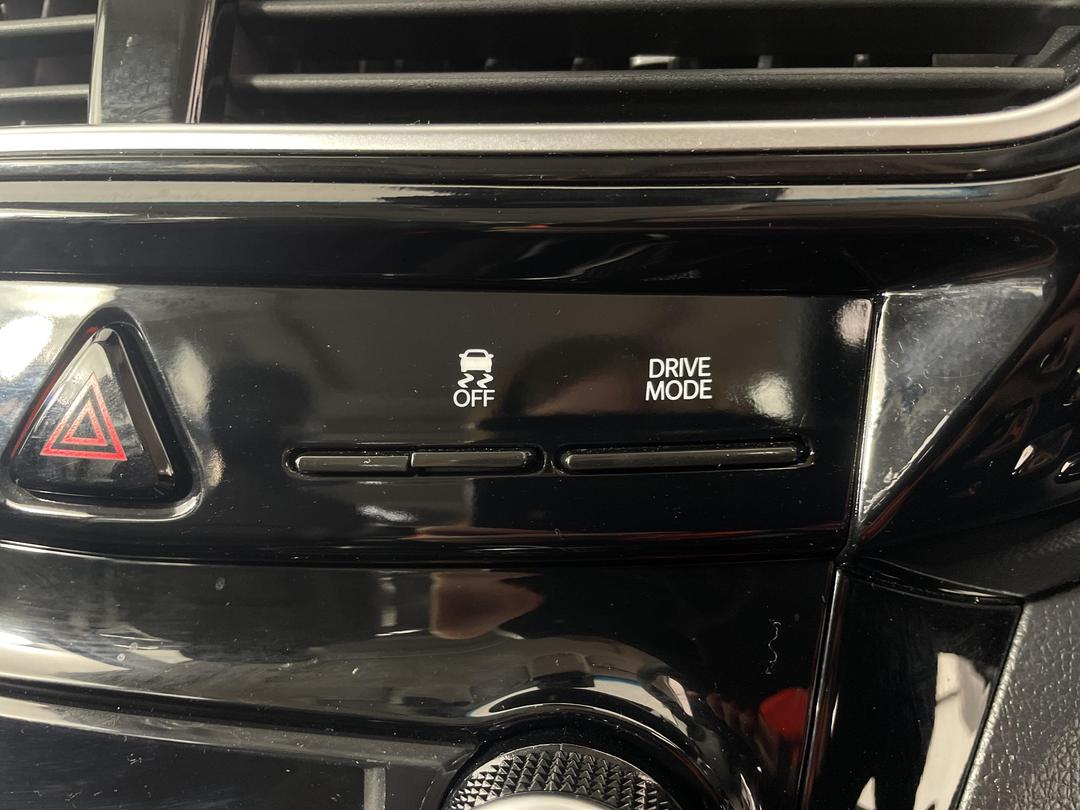 Photo '27' of Mahindra XUV