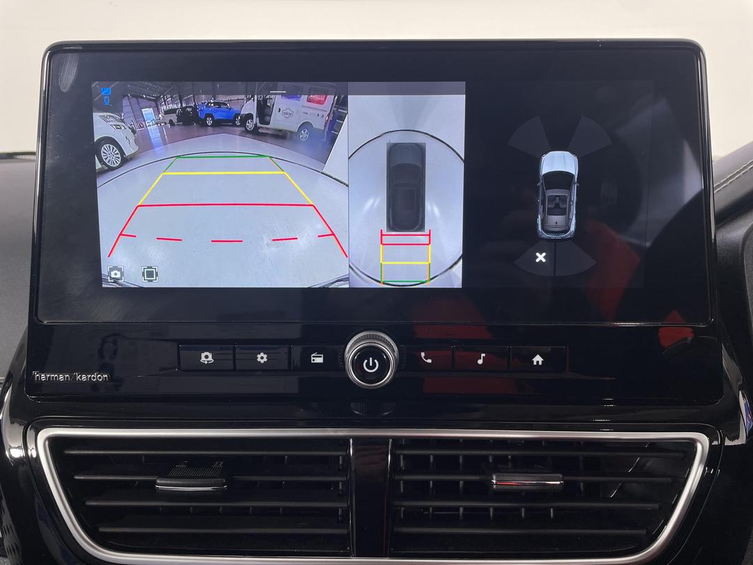 Photo '28' of Mahindra XUV