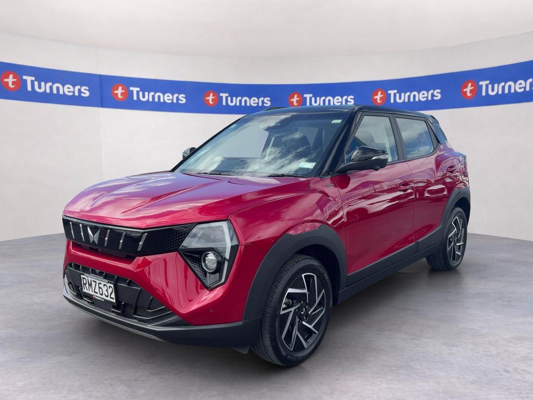 Photo '4' of Mahindra XUV