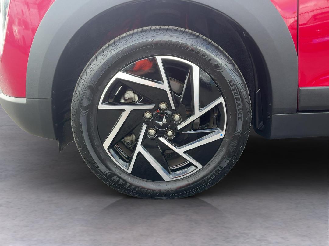 Photo '10' of Mahindra XUV
