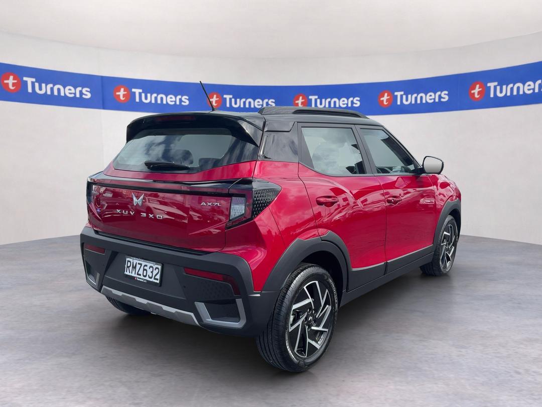 Photo '7' of Mahindra XUV