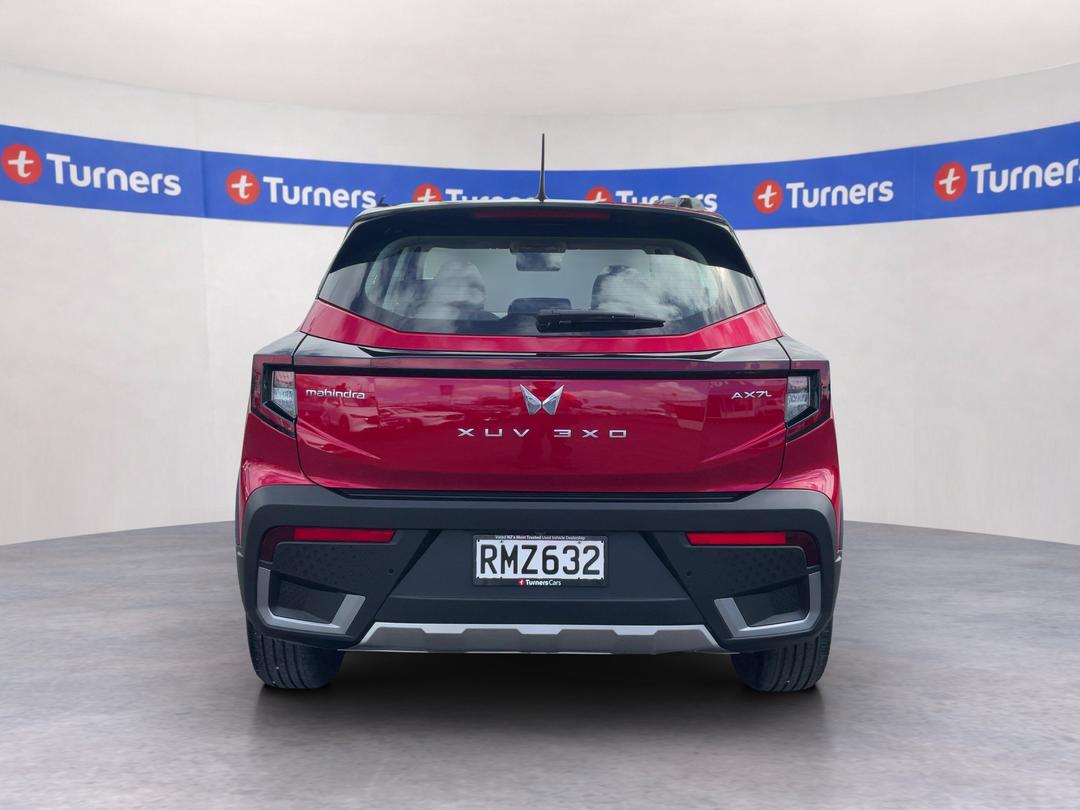 Photo '6' of Mahindra XUV