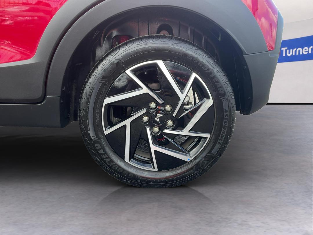 Photo '11' of Mahindra XUV