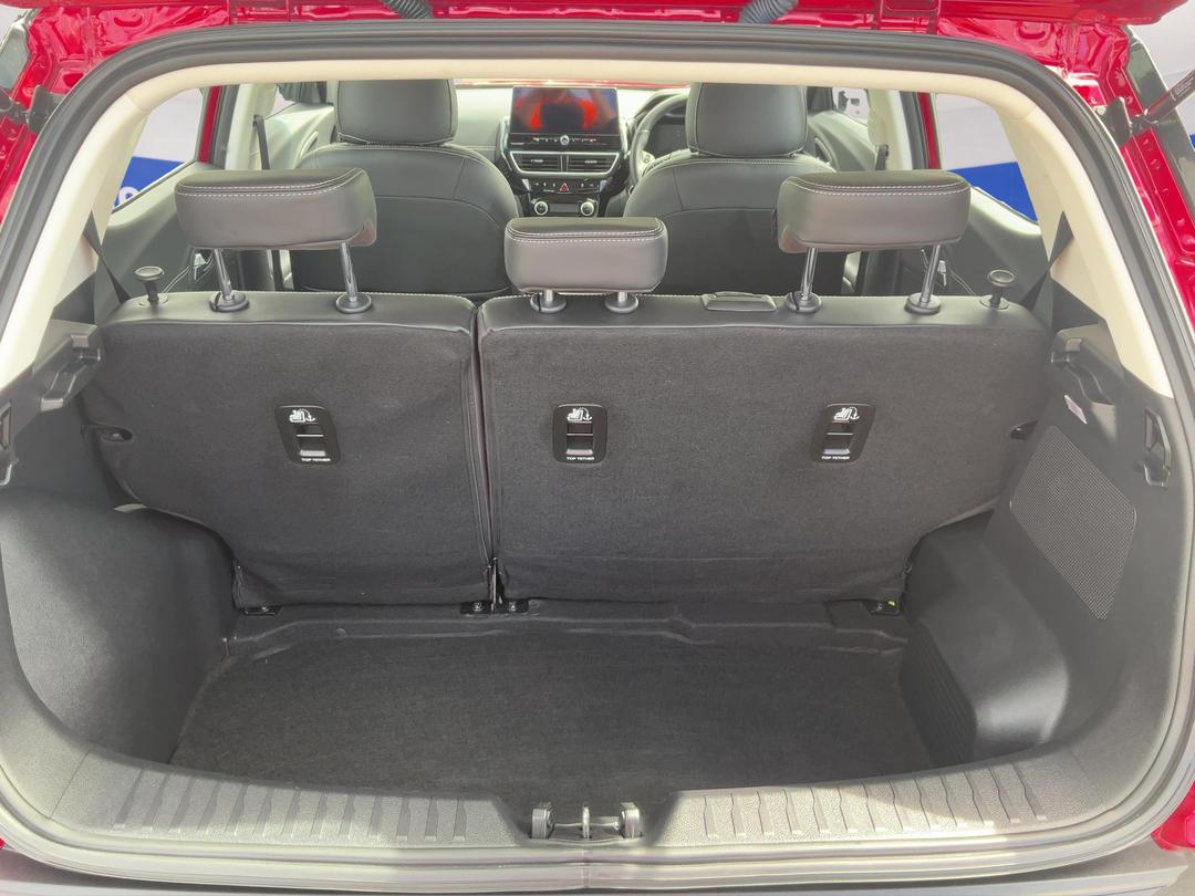Photo '14' of Mahindra XUV