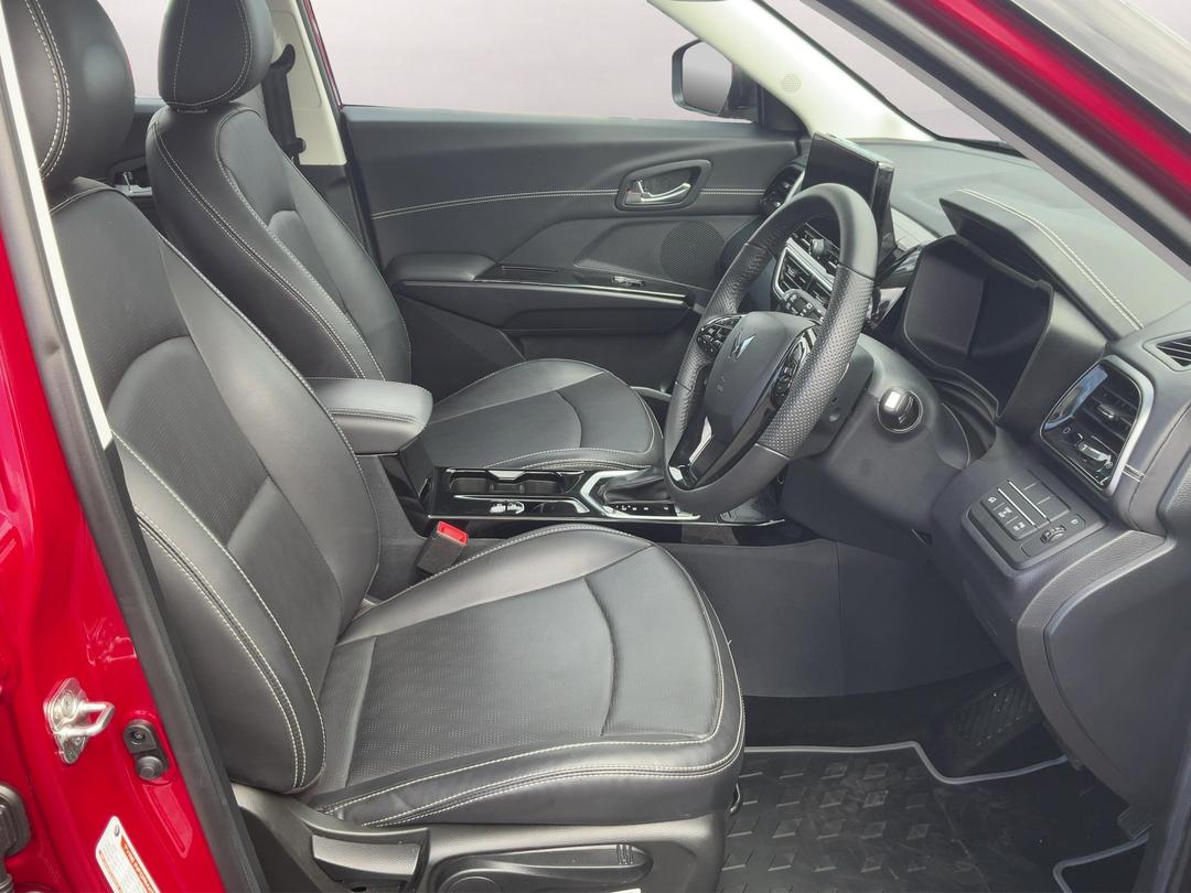Photo '16' of Mahindra XUV