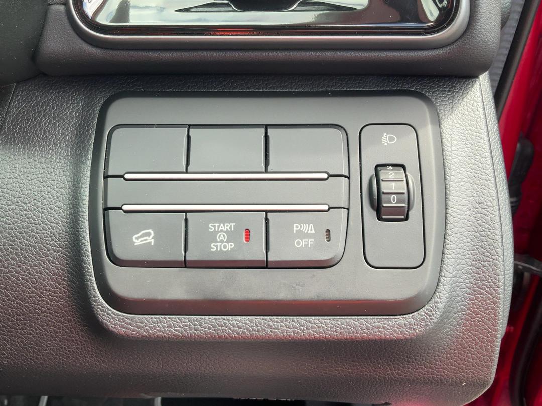 Photo '24' of Mahindra XUV