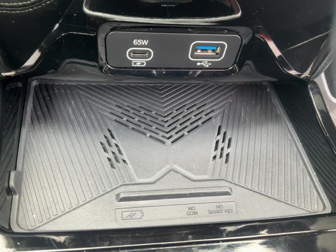 Photo '28' of Mahindra XUV