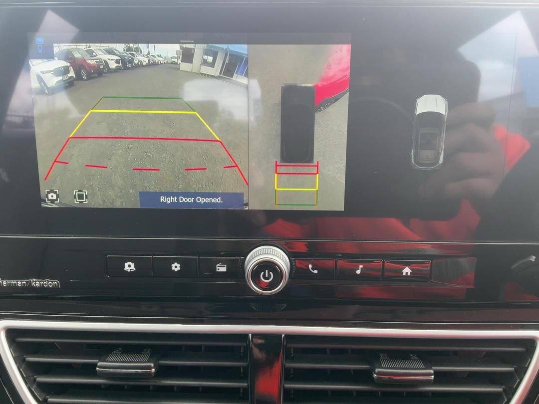 Photo '29' of Mahindra XUV