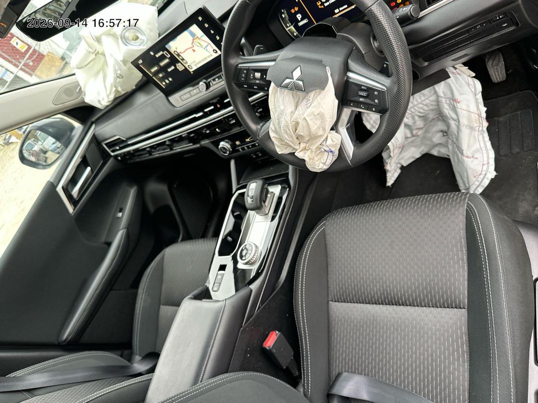 Photo '9' of Mitsubishi Outlander LS Photo '9' of Mitsubishi Outlander LS