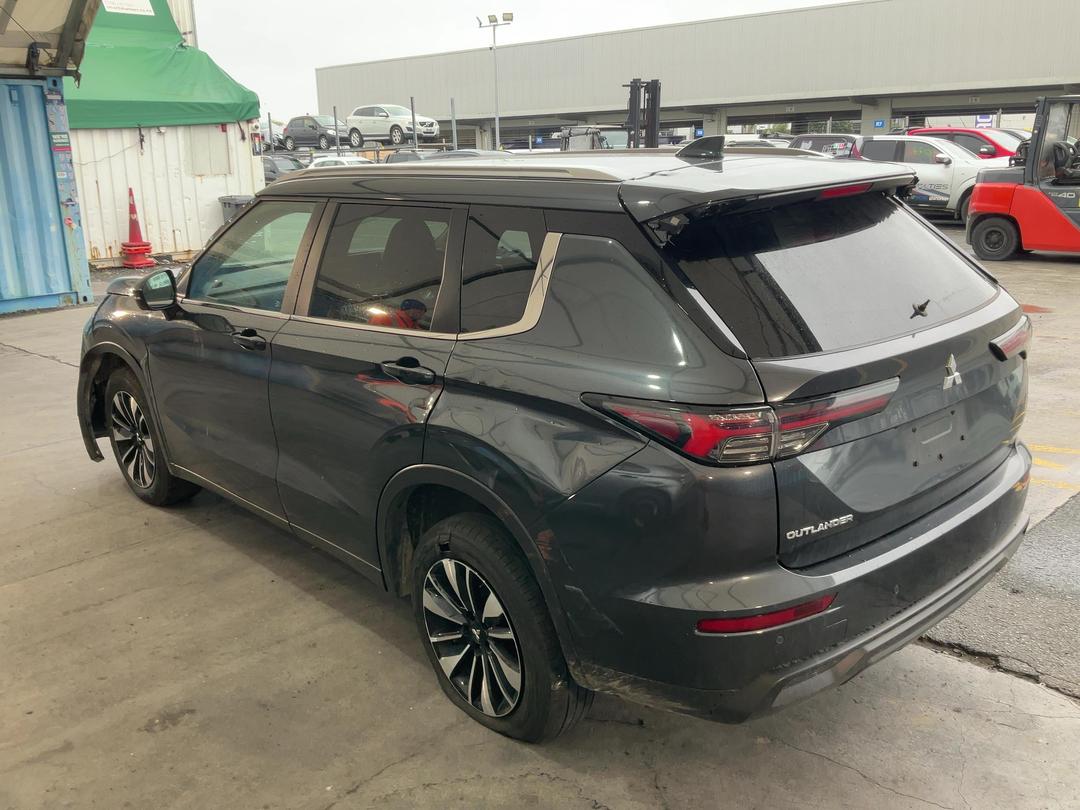 Photo '9' of Mitsubishi Outlander LS Photo '9' of Mitsubishi Outlander LS