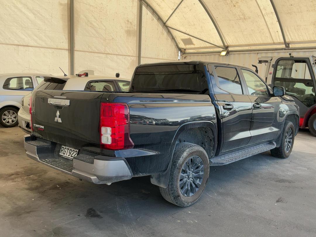 Photo '4' of Mitsubishi Triton DC GLX Sport 4WD 6AT Photo '4' of Mitsubishi Triton DC GLX Sport 4WD 6AT
