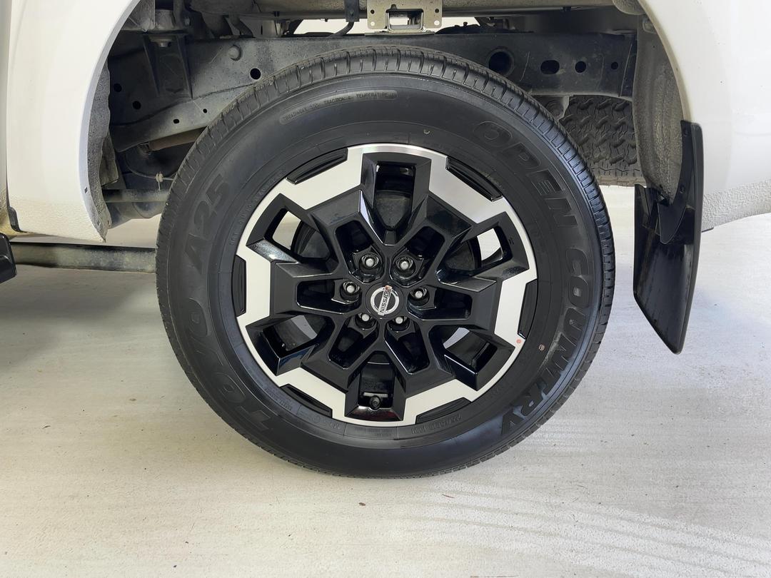 Photo '11' of Nissan Navara