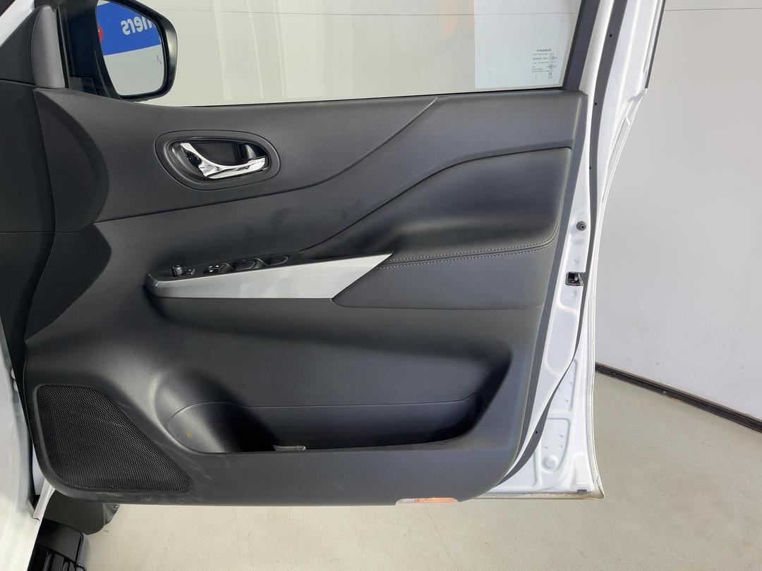 Photo '15' of Nissan Navara