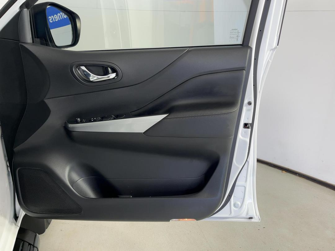 Photo '15' of Nissan Navara