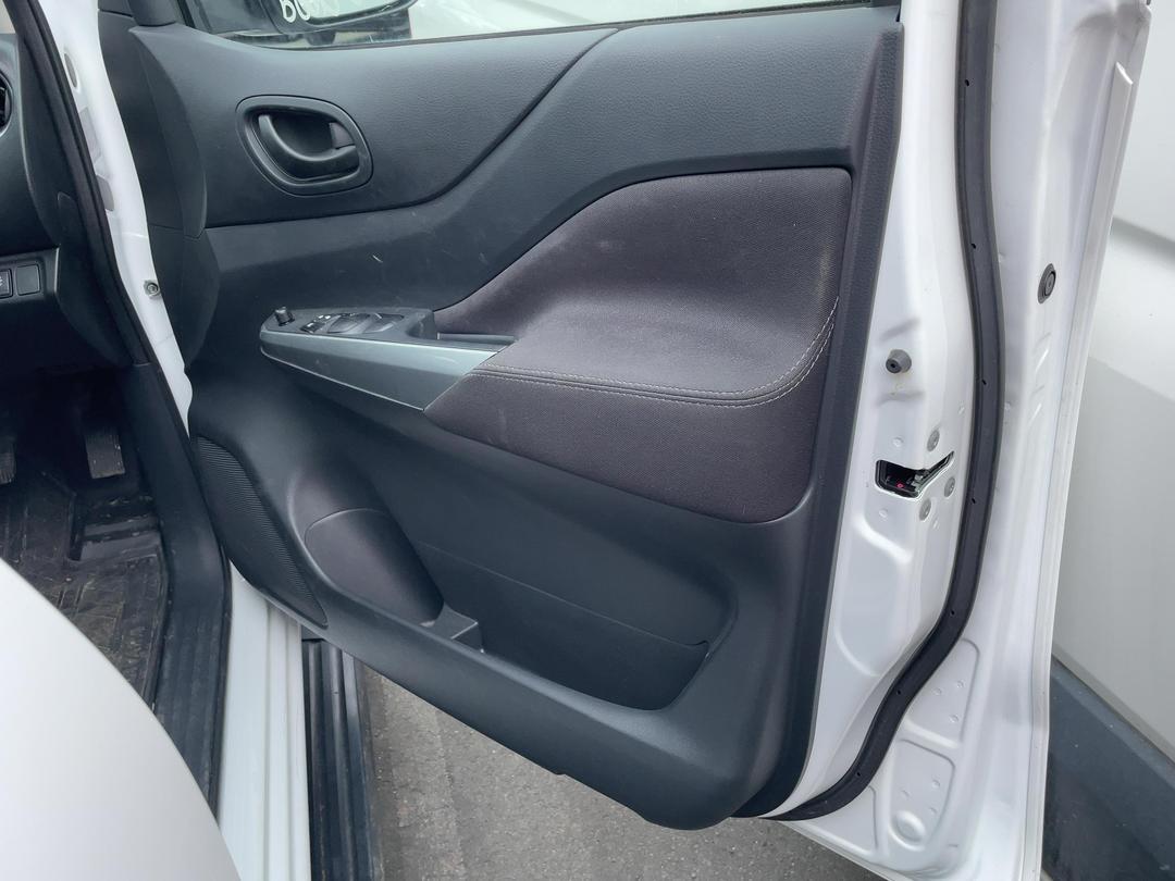 Photo '13' of Nissan Navara SL Photo '13' of Nissan Navara SL