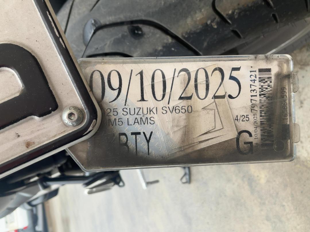 Photo '11' of Suzuki SV650 AUM5 Lams