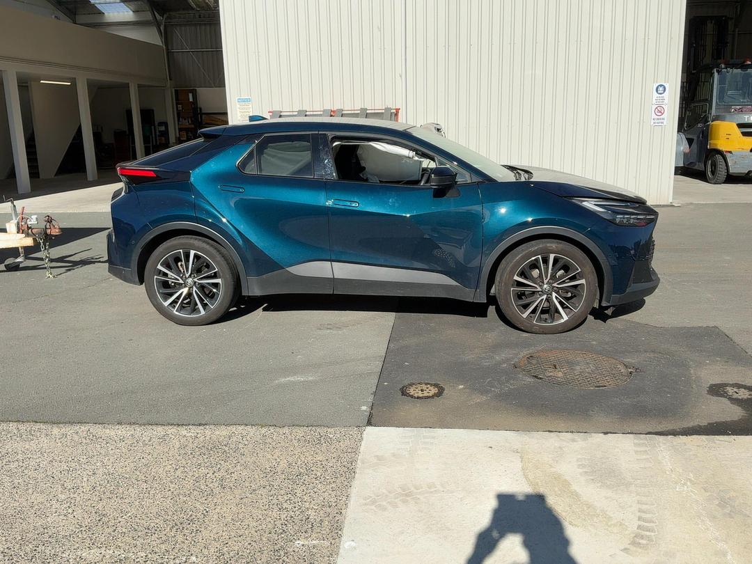 Photo '8' of Toyota C-HR Limited