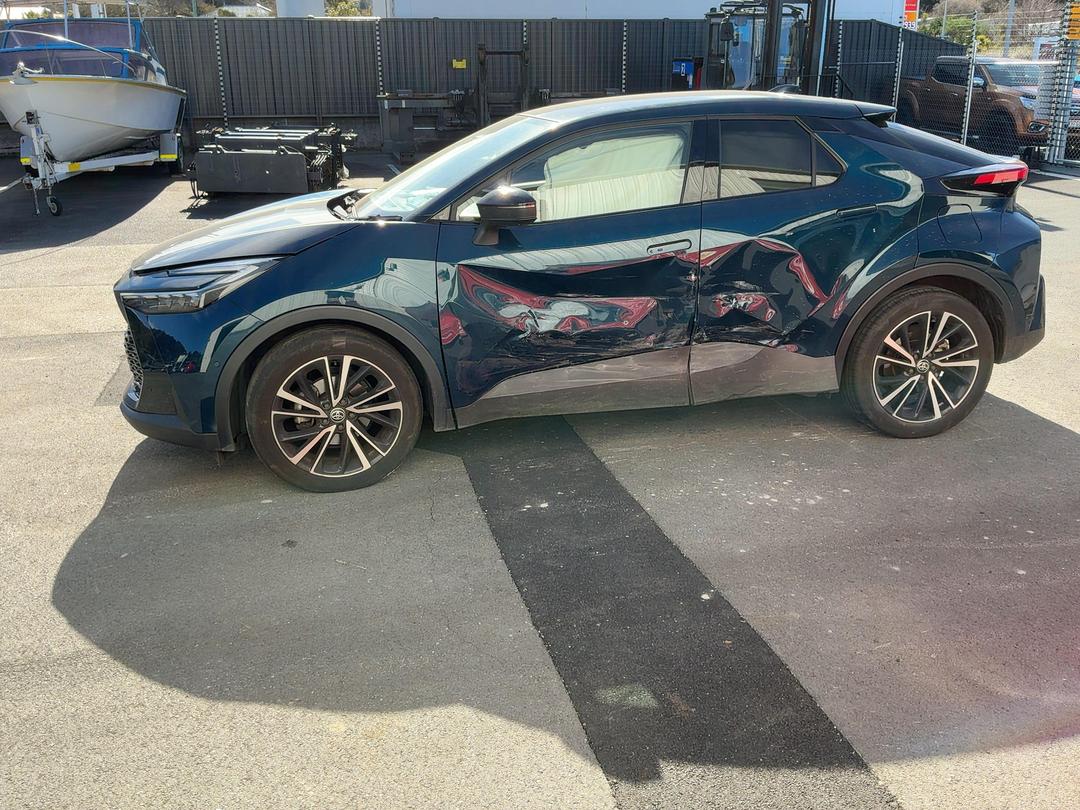 Photo '4' of Toyota C-HR Limited