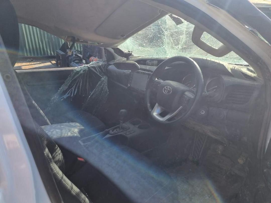 Photo '4' of Toyota Hilux SR TD EC/CC