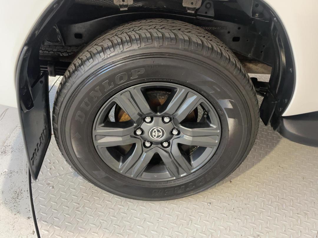Photo '12' of Toyota Hilux