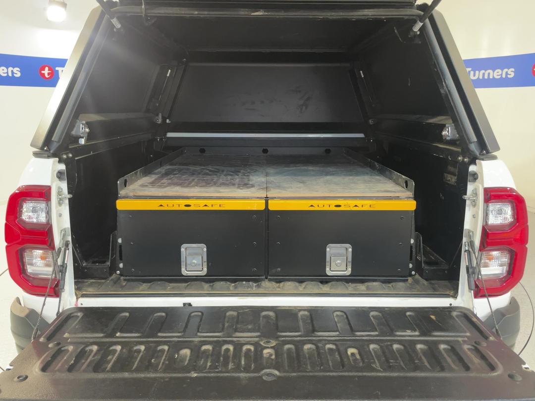 Photo '14' of Toyota Hilux