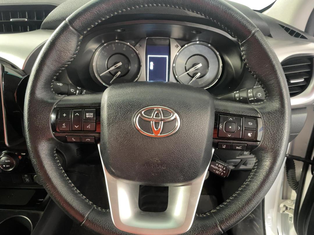 Photo '28' of Toyota Hilux