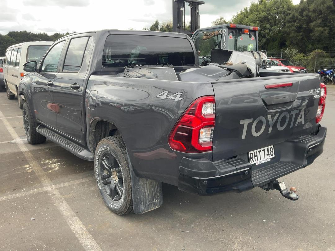 Photo '3' of Toyota Hilux SR5 TD DC Photo '3' of Toyota Hilux SR5 TD DC